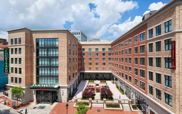 Courtyard by Marriott Richmond Downtown