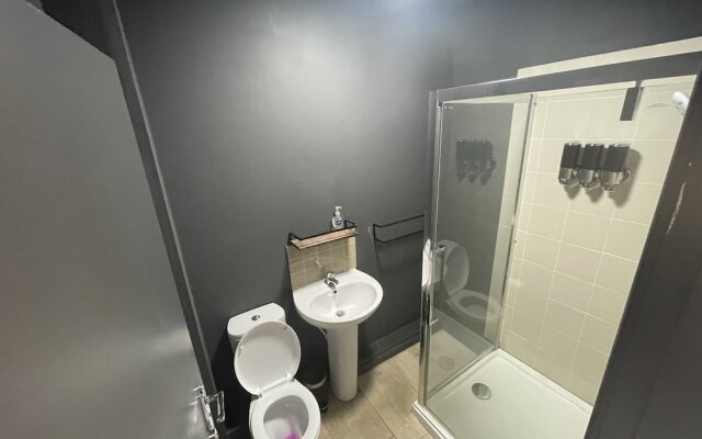 The Willow - Superb Spacious 3 Bed Room Apartment