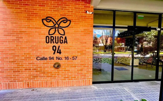 613-Estudio luminoso con balcón