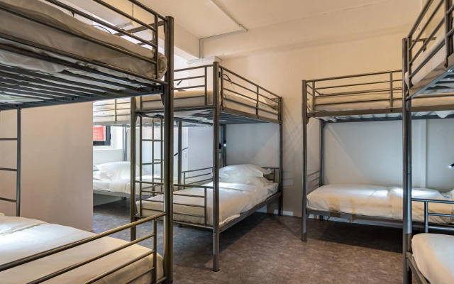 RedDoorz Hostel Near Chinatown Mrt – Guest Rooms – Singapore