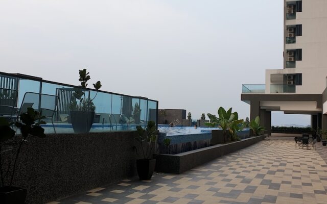 MLH Deluxe Studio Suites @ Landmark Residence