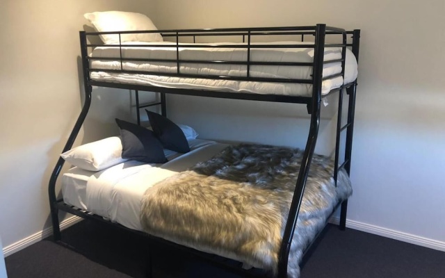 Carlton Suites – Guest Rooms – Goulburn