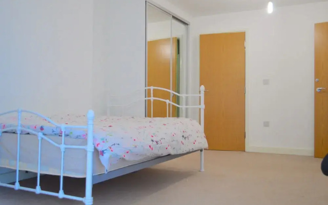 Modern 3 Bedroom Apartment on Dalston Square