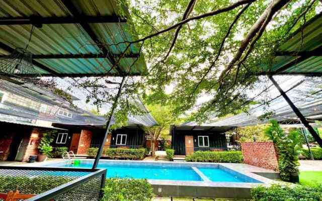 Petak Padin Cottage by The Pool