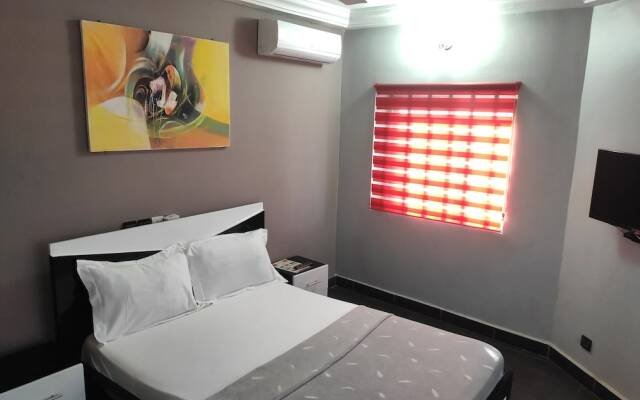 Royal Blue Guest House & Bar