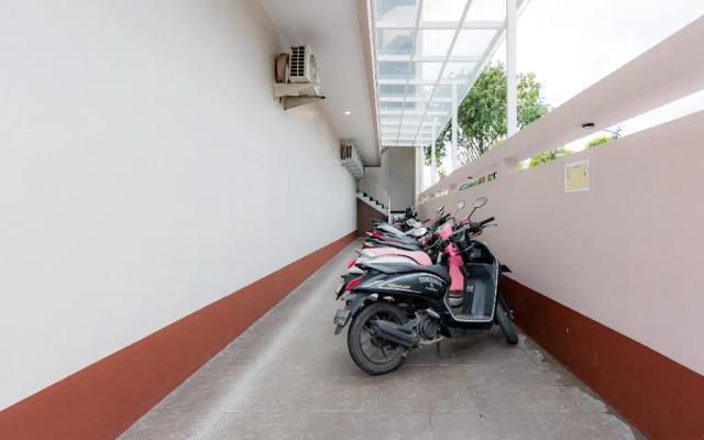 RedDoorz near Taman Palem