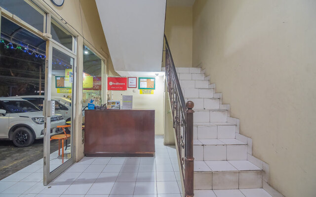 Reddoorz Near Setrasari Mall