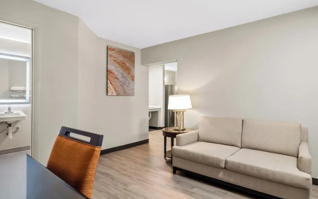 Suburban Studios Orange Park - Jacksonville near Naval Air Station