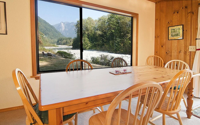 Index River Roost - Three Bedroom Cabin with River View