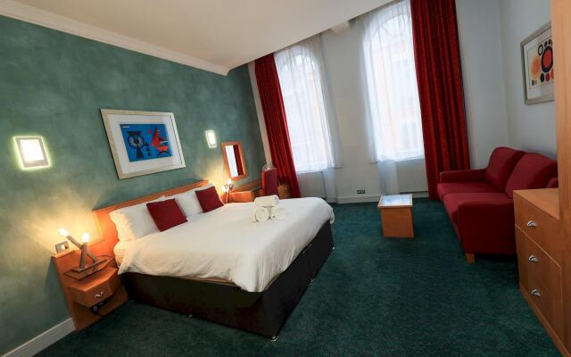 Superb Spacious Central Studio Apartment (High Ceiling)