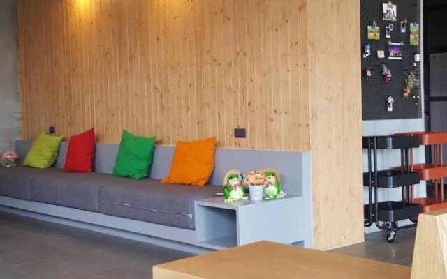 Saya Loft Hostel Lopburi