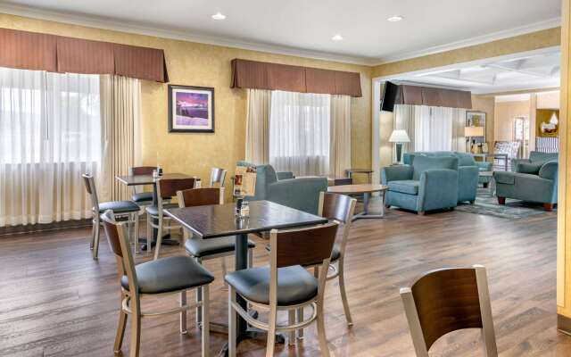 Clarion Pointe Medford