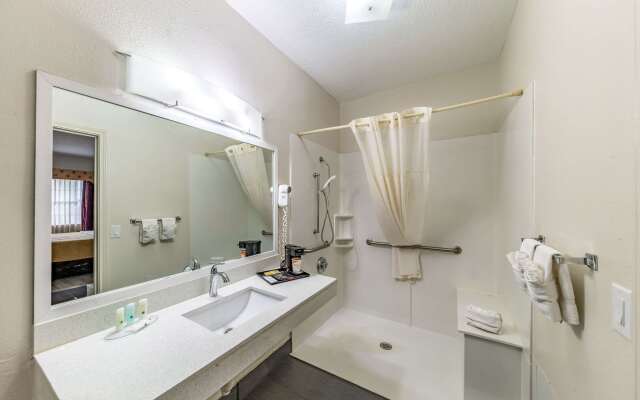 Quality Inn & Suites Canton