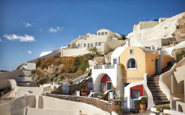 Lava Oia's