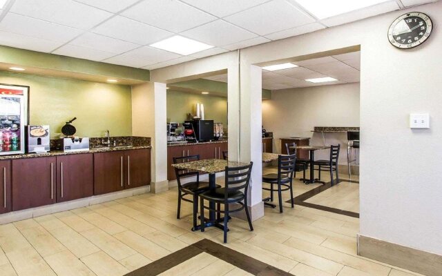 Econo Lodge And Suites Bricktown