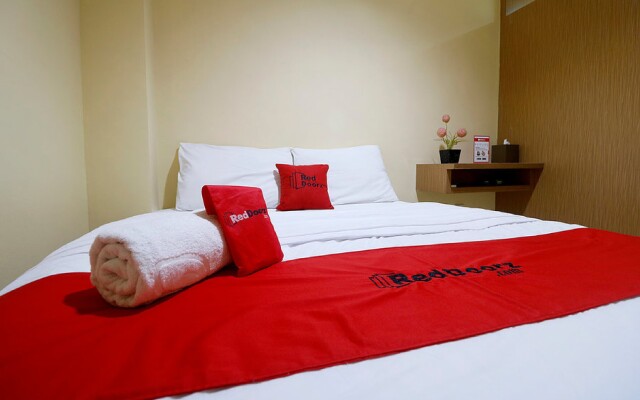 RedDoorz near ITC Cempaka Mas