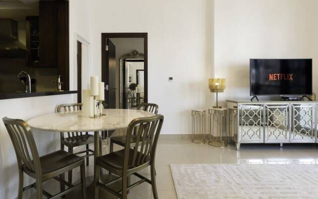 Incredible Apartment With Balcony - Fits 4