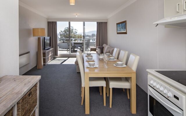 Horizons 420 Lake Jindabyne Waterfront