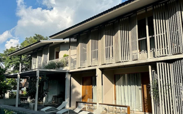 SUNKISS pool.bed.cafe