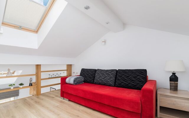 Modern Studios Stachowicza by Renters