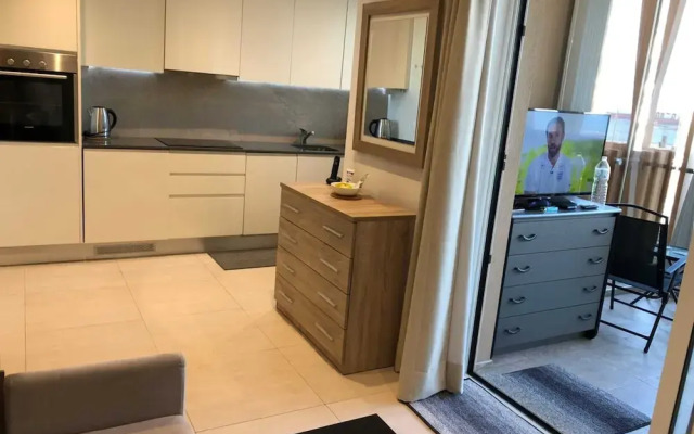 Westone Suite710-hosted by Sweetstay