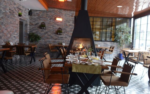 Ada Marin Hotel