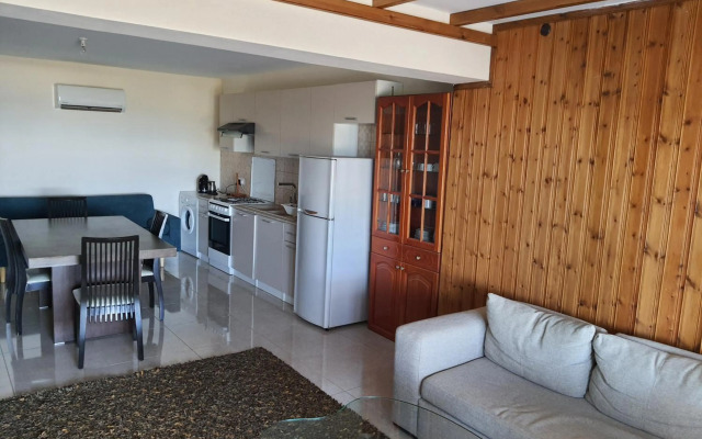 JOANNA SUNSET APTS Pomos