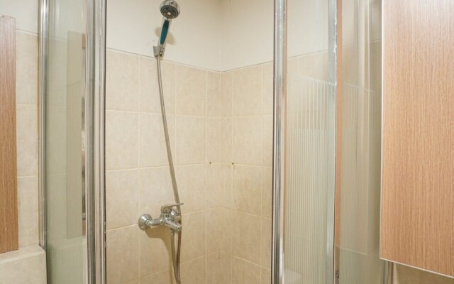 Strategic Location 1BR The Wave Apartment with City View