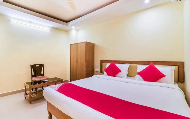 Gayatri Grand by OYO Rooms