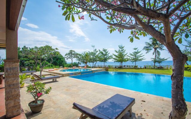 Lovina Beach Club & Resort