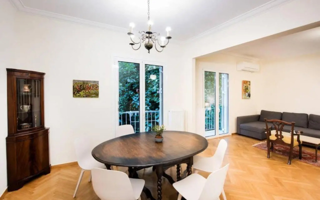 Elegant 3 bd apt, in the most prestigious area.