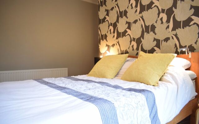 2 Bedroom Flat In East London