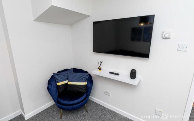 Stunning & Classy 2bed House, Poole, Parking
