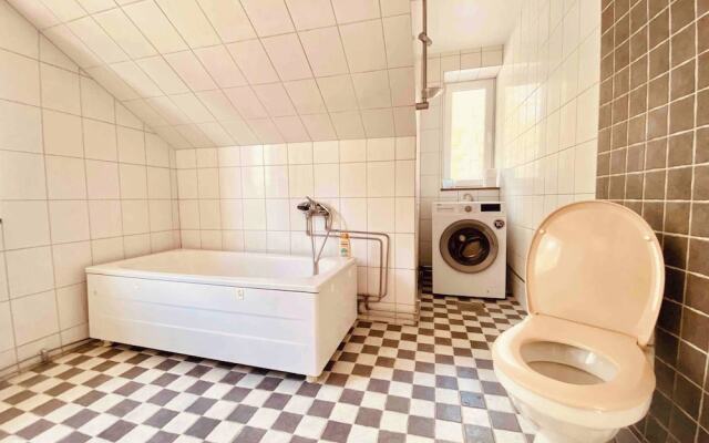 Bjurvik's Villa - Flat 3 - Business Customers Only