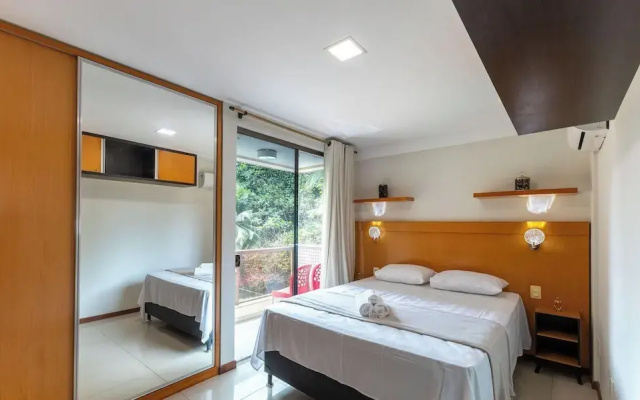 Apt w/ Balcony Steps From the Sea, Ilheus Erw0301