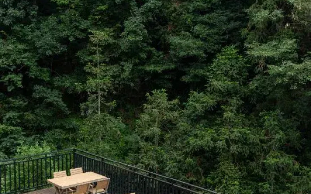 Flower Valley·Jianzhu Homestay (Zhangjiajie National Forest Park Branch)