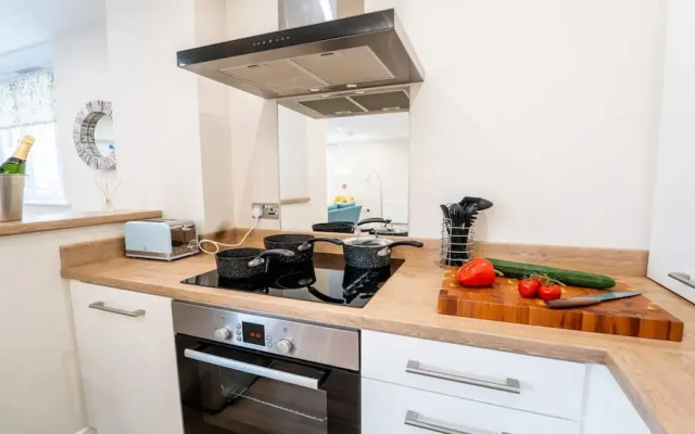 South Quay Apartment - 2 Bedrooms - 2 Bathrooms