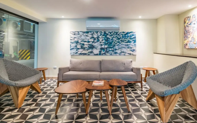 2 BR Condo Rooftop Gym & Pool - Veronica