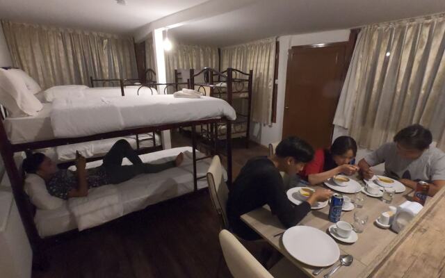 Cave seasons deluxe hotel