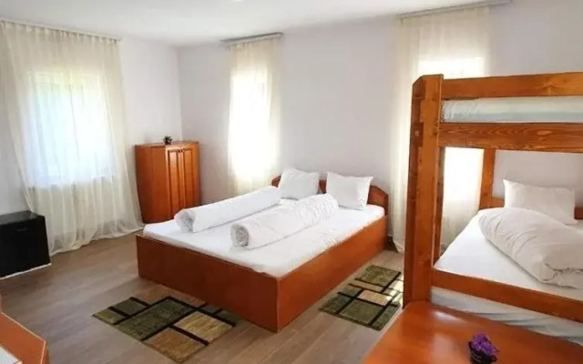 Vila Izvorul Minunilor