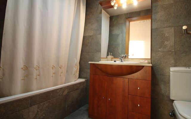 Apartment With sea View, Walking Distance to the Beach