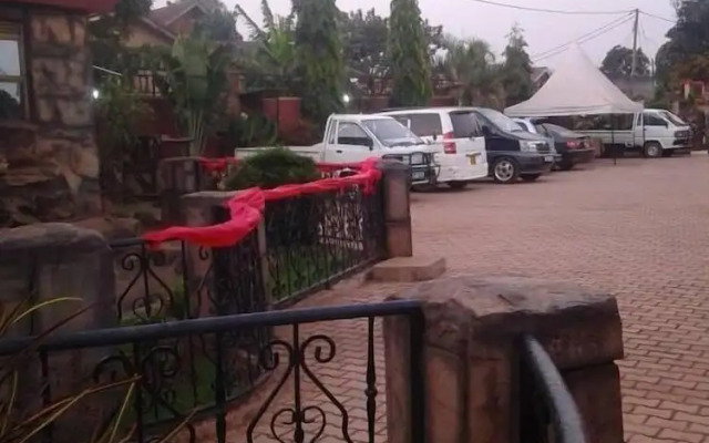 Makutano Hotel