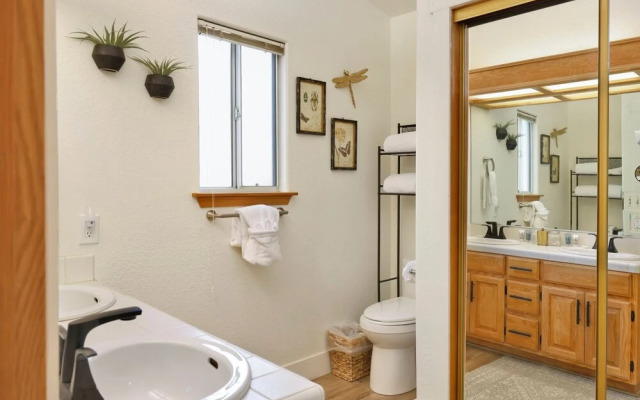 2051- Bearvenidos 4 Bedroom Home by RedAwning