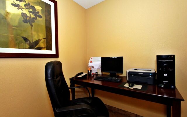 Candlewood Suites Kansas City Airport