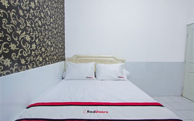 Izzi Kost Eksklusif by Reddoorz