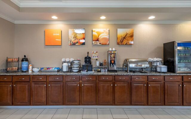 Comfort Inn Hebron-Lowell Area