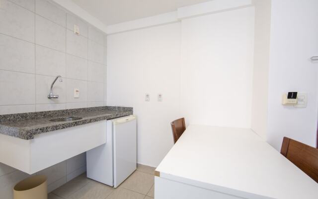 Flat Espaçoso para Casal em Areia Preta