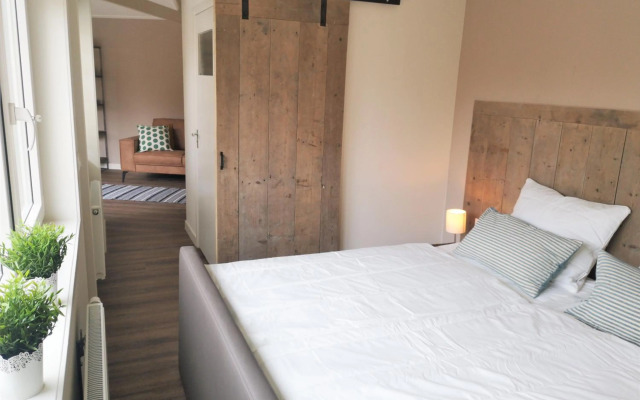 DWC00 - New romantic studio with large terrace