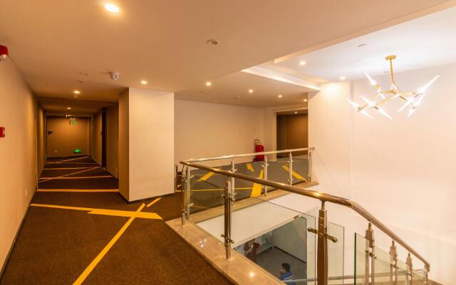 IU Hotels· Wuhan Hanyang Avenue Huangjinkou Metro Station