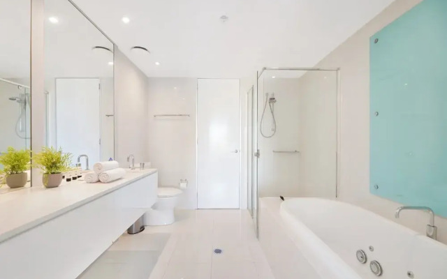 Scenic 2-bed With Pool, Gym